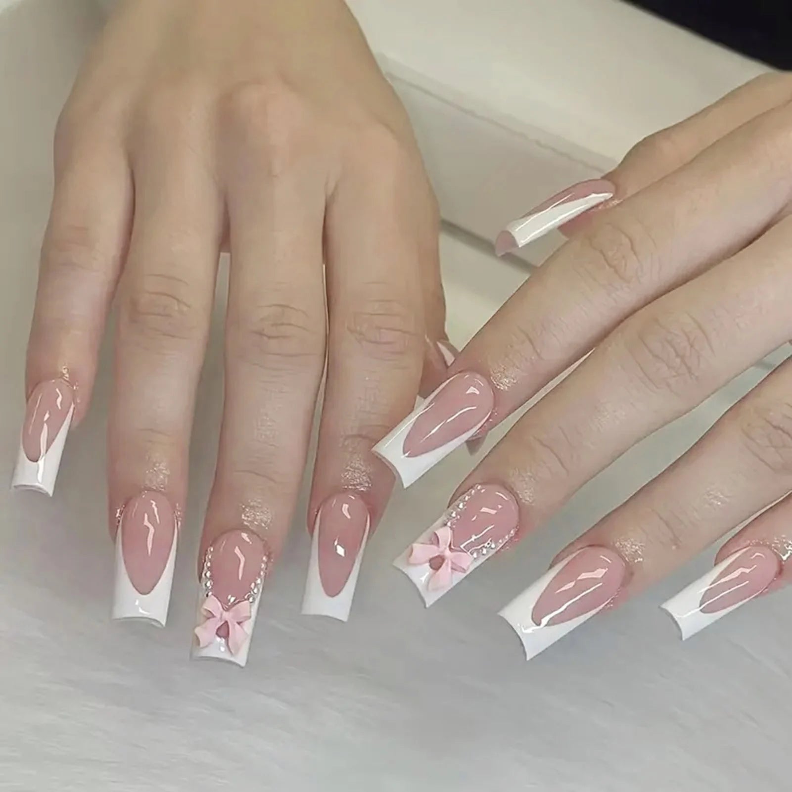 White French Press-On Nails with 3D Bowknot (24 Pcs)