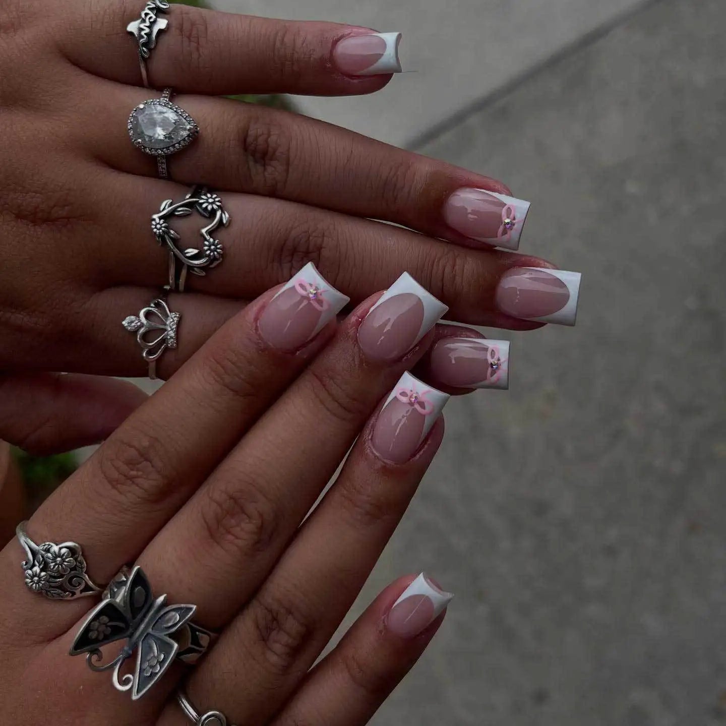White French Press-On Nails with 3D Bowknot (24 Pcs)